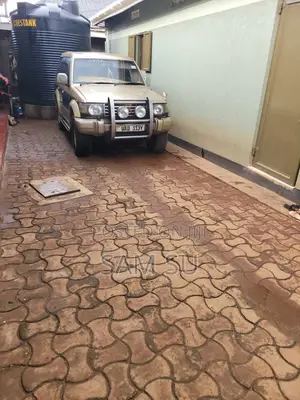 Mitsubishi Pajero 2.5 D Sport 1999 Gold