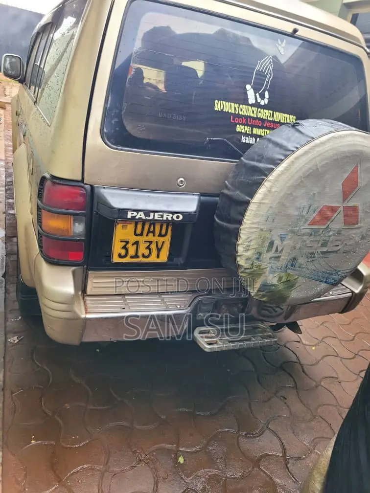 Mitsubishi Pajero 2.5 D Sport 1999 Gold