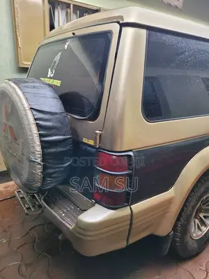 Mitsubishi Pajero 2.5 D Sport 1999 Gold