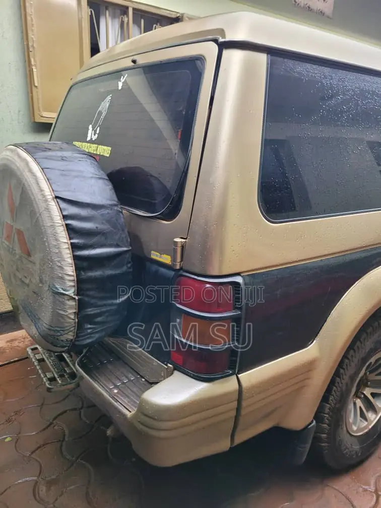 Mitsubishi Pajero 2.5 D Sport 1999 Gold