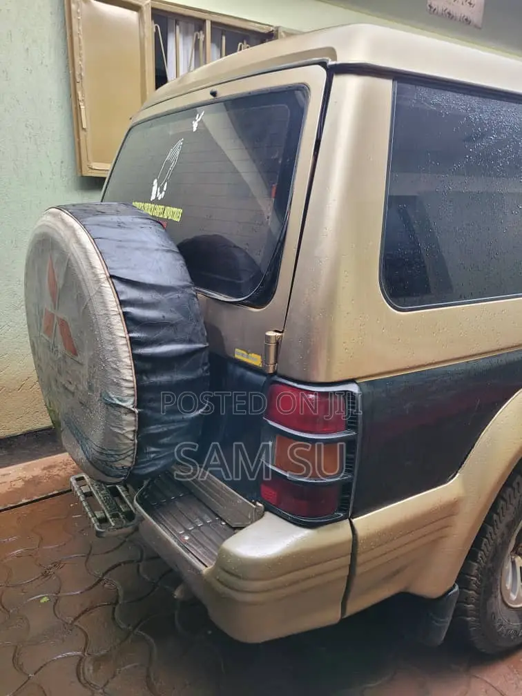 Mitsubishi Pajero 2.5 D Sport 1999 Gold