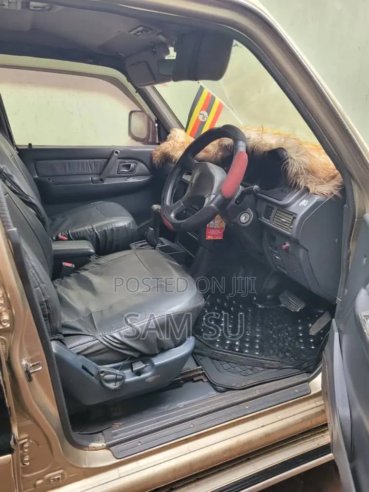 Mitsubishi Pajero 2.5 D Sport 1999 Gold