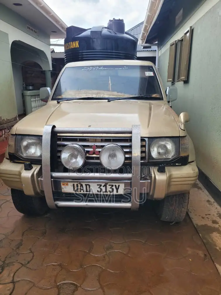 Mitsubishi Pajero 2.5 D Sport 1999 Gold