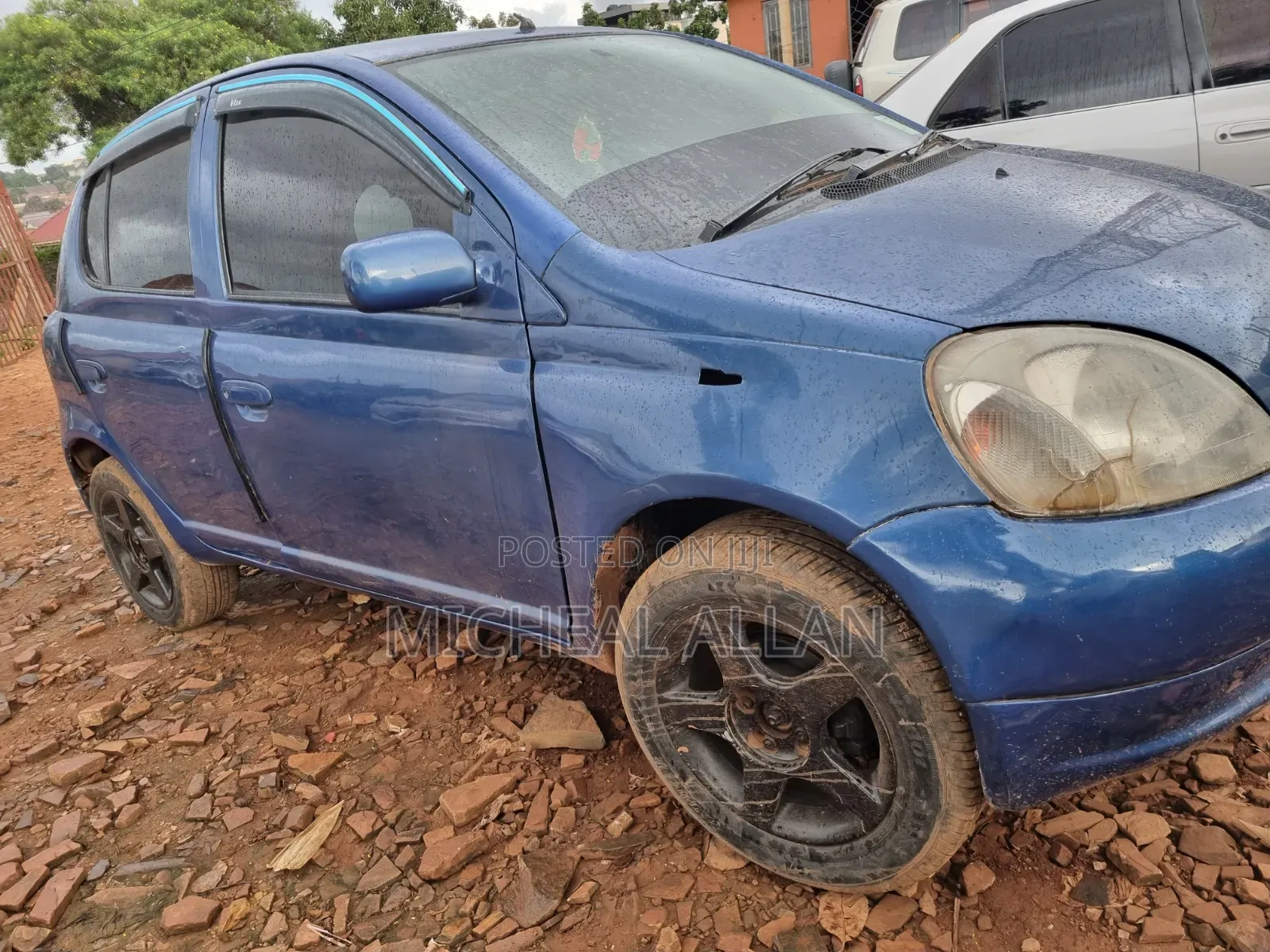 Toyota Vitz 2000 Blue