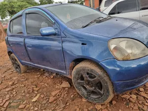 Toyota Vitz 2000 Blue