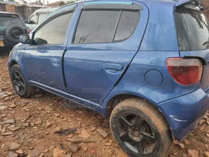 Toyota Vitz 2000 Blue