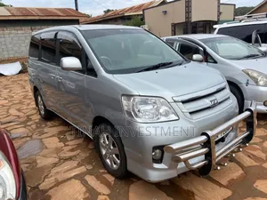 Toyota Noah 2005 Silver