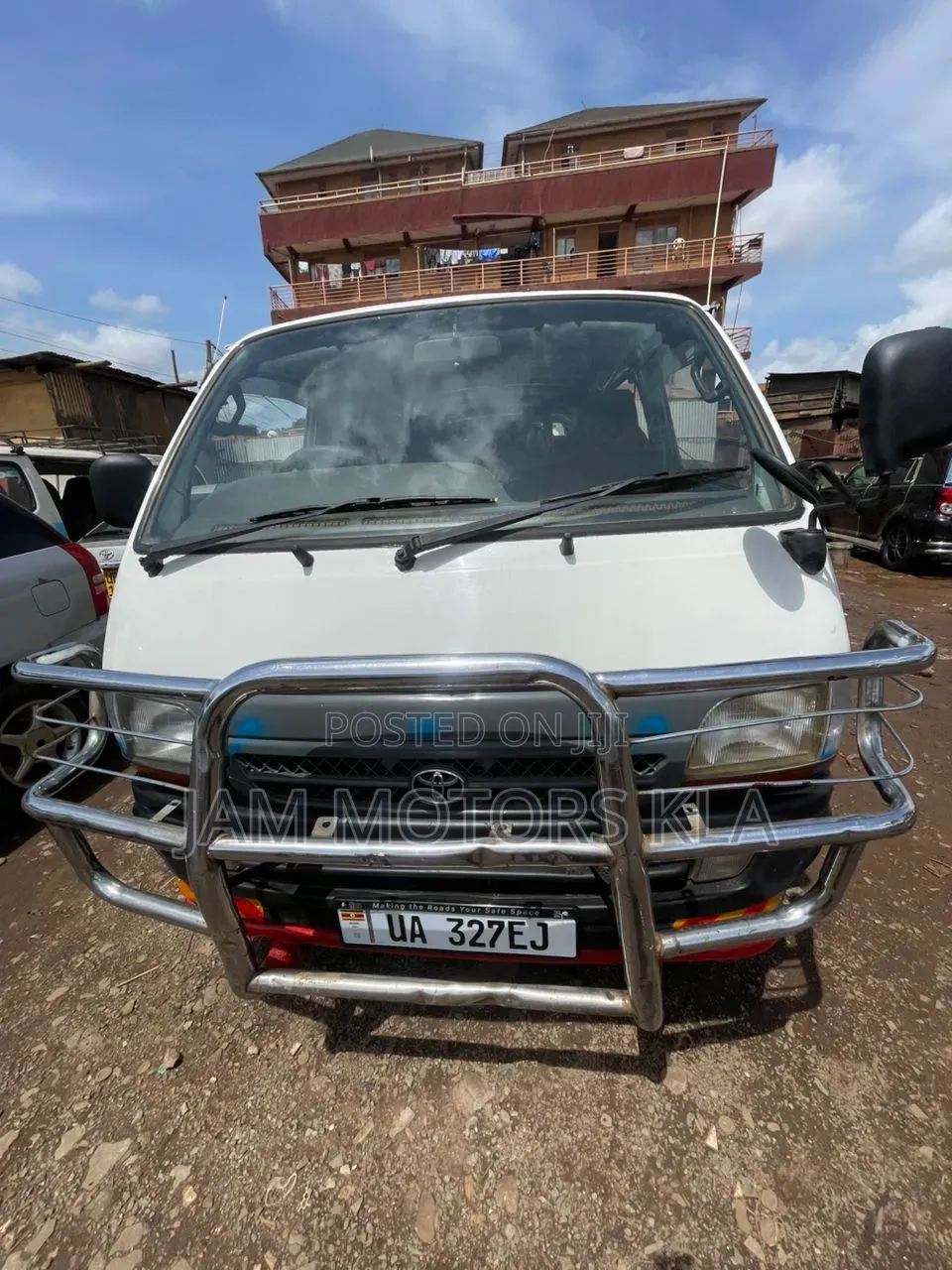 Toyota HiAce 2000 White