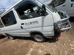 Toyota HiAce 2000 White