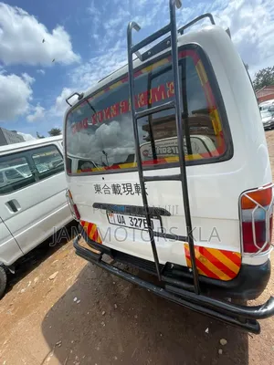 Toyota HiAce 2000 White