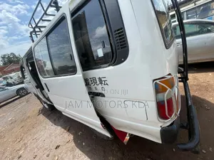 Toyota HiAce 2000 White