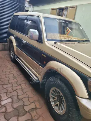 Mitsubishi Pajero 1999 Gold