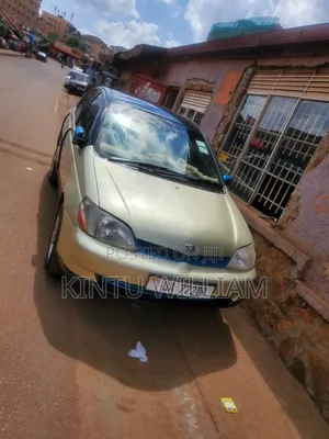 Toyota Platz 1.0 FWD 2000 Gold