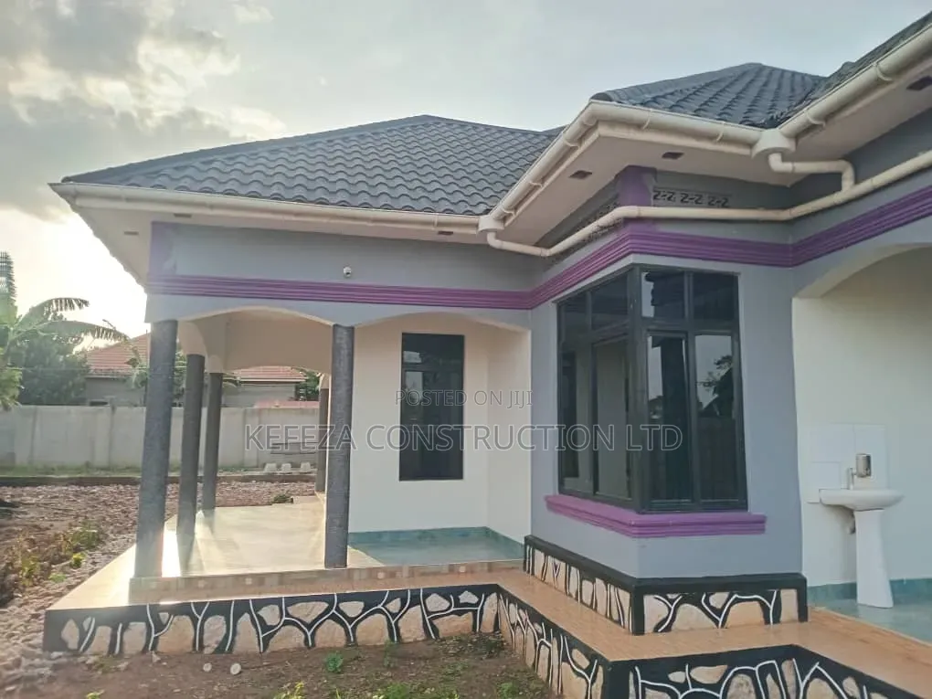 Furnished 4bdrm Mansion in Mpoma Estate, Central Division for sale
