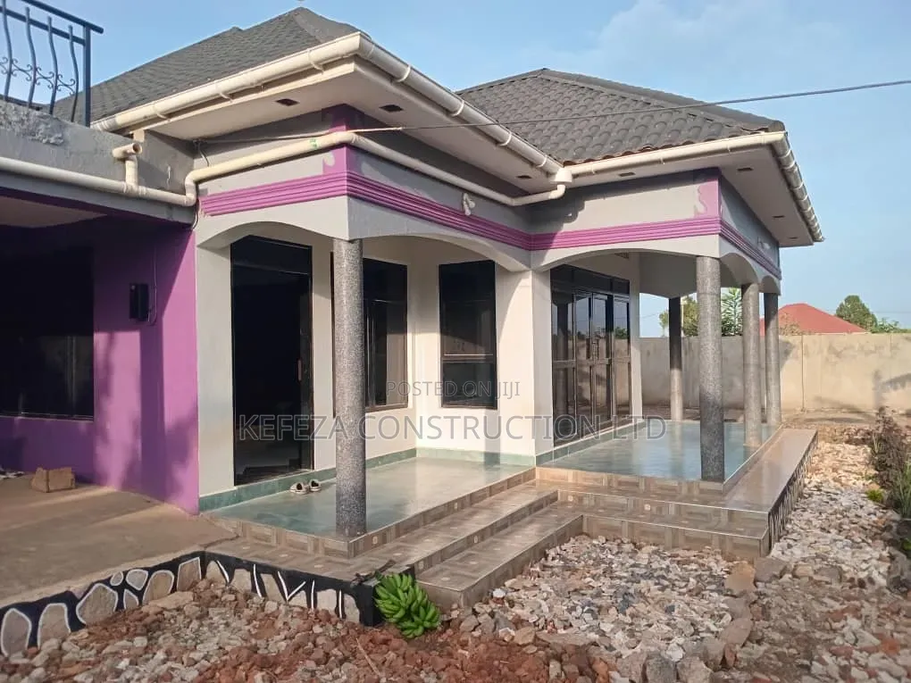 Furnished 4bdrm Mansion in Mpoma Estate, Central Division for sale