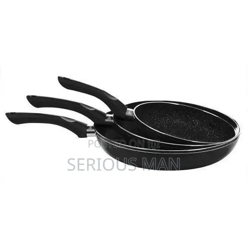 Versatile Set of Three Non-Stick Frying Pans