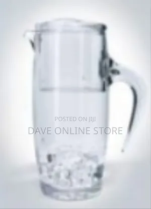 Elegant Glass Serving Pitcher With Matching Lid - Transparent