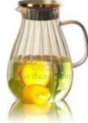 Clear Serving Pitcher / Carafe