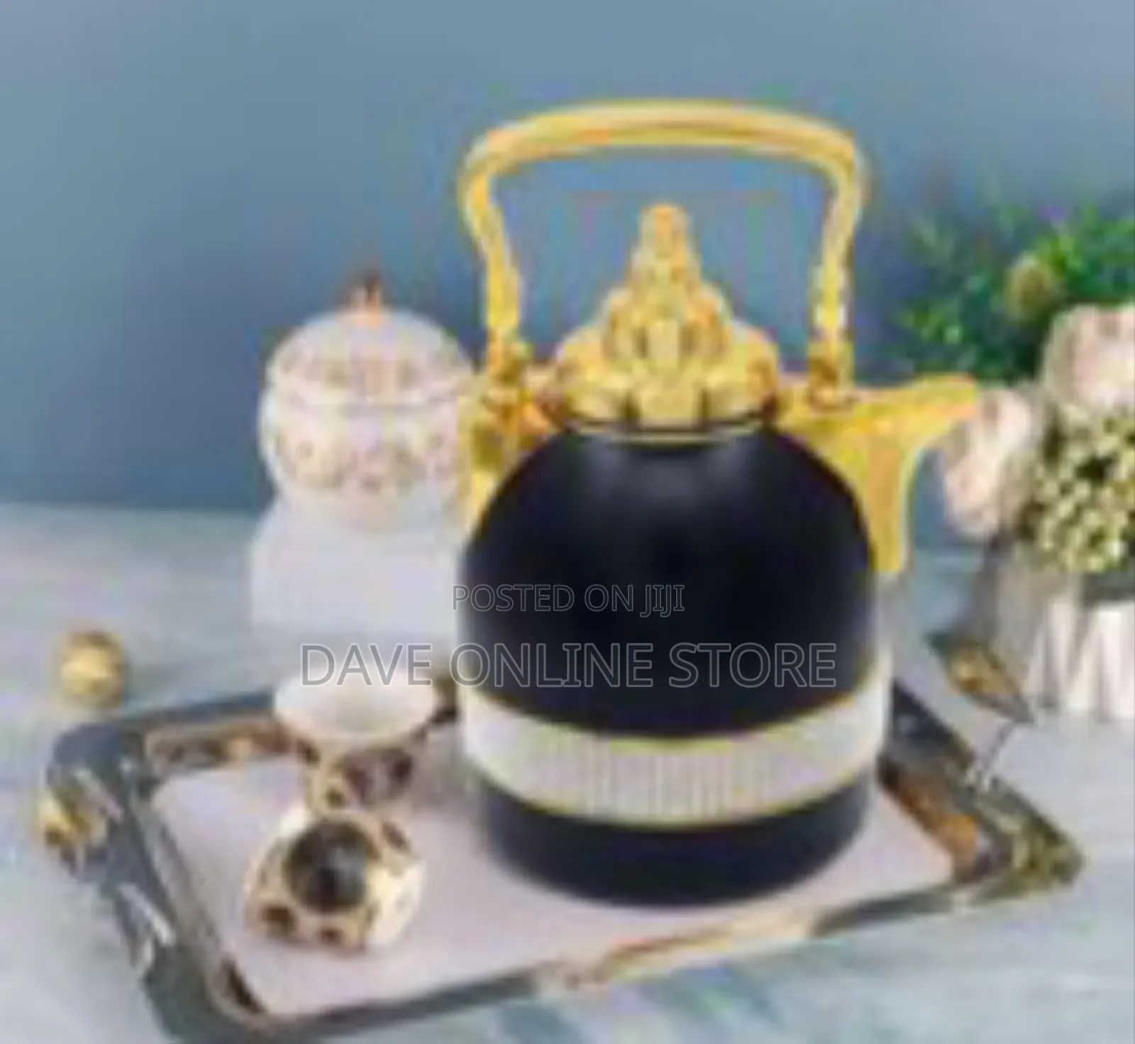 Elegant Thermal Beverage Carafe