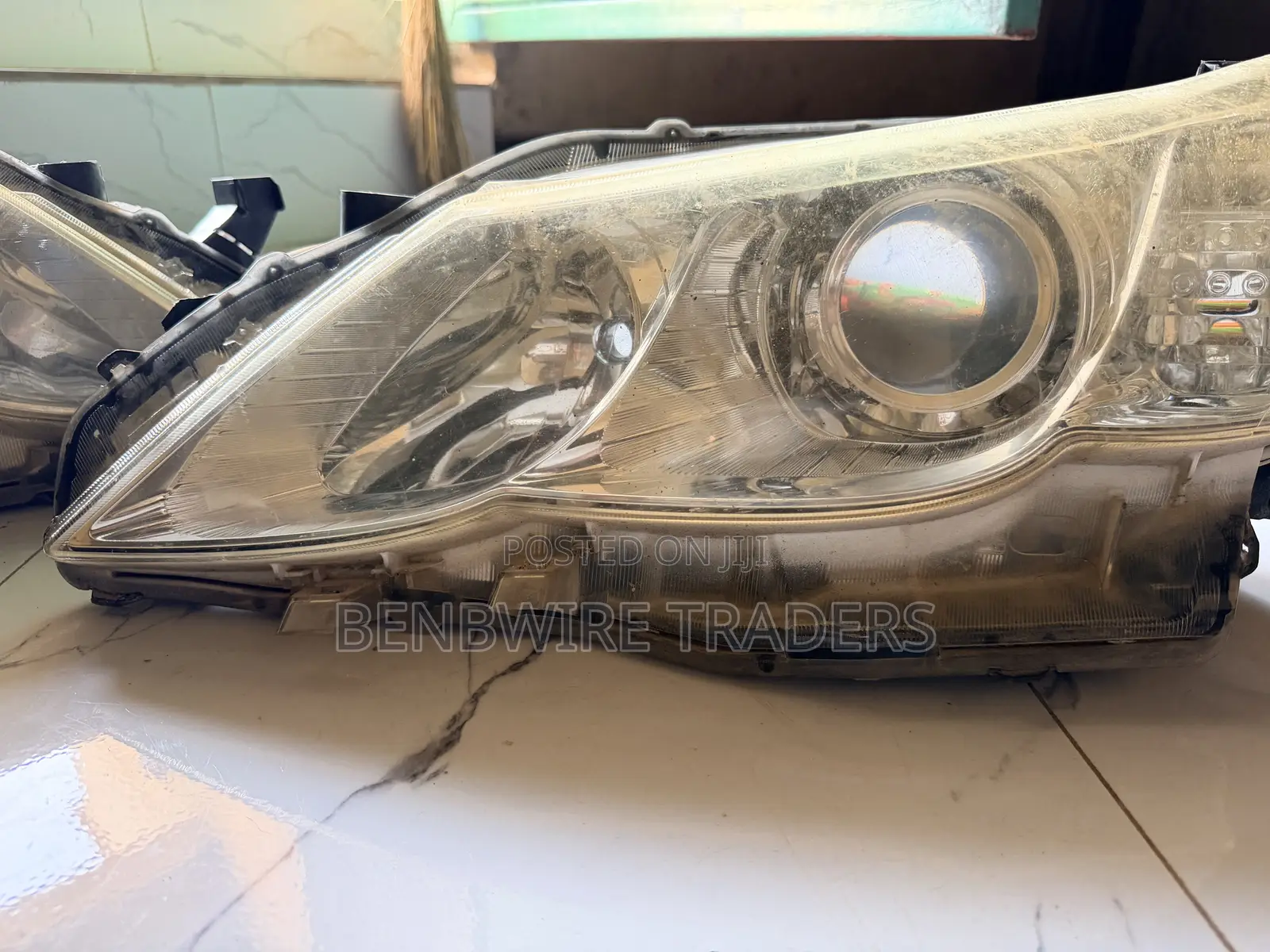 2010 Toyota Mark X Headlights
