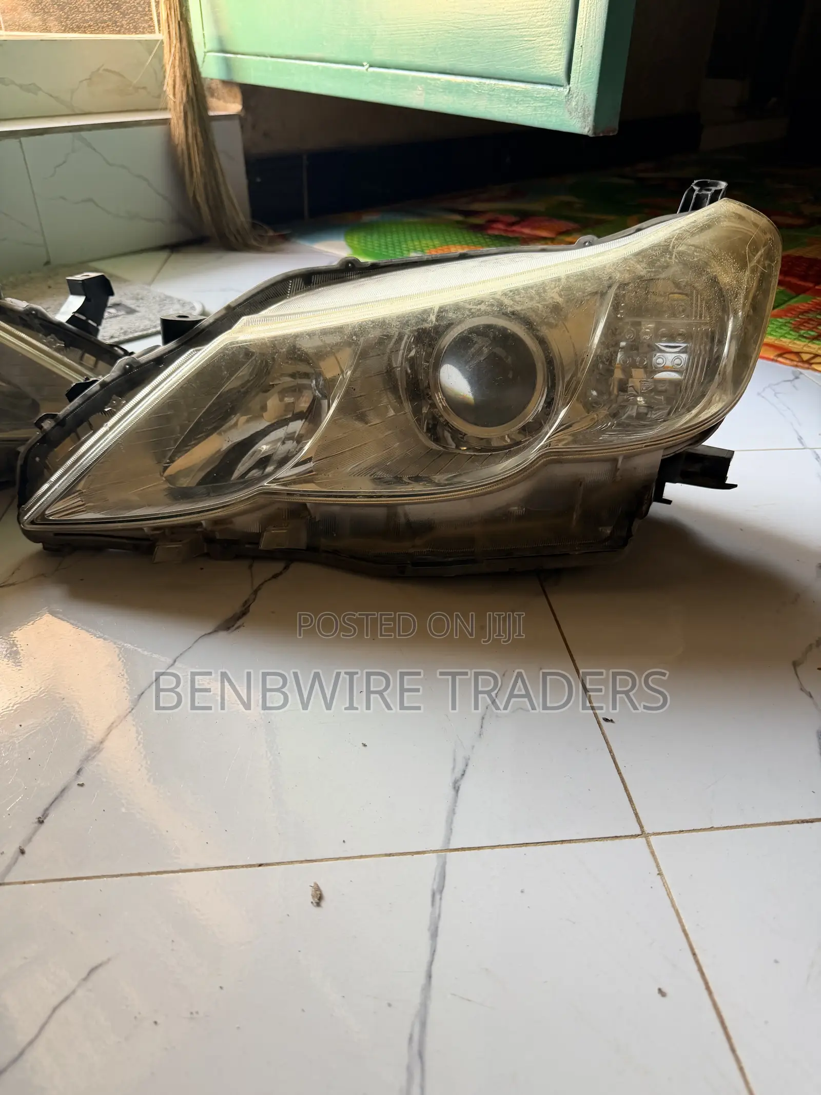 2010 Toyota Mark X Headlights