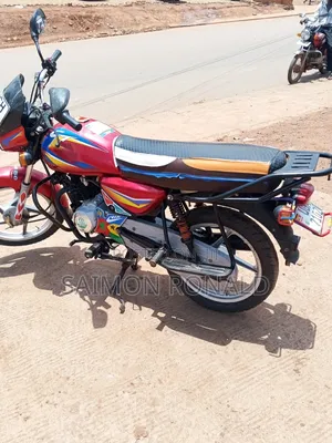 Bajaj Boxer 125 2025 Red