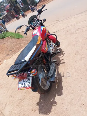 Bajaj Boxer 125 2025 Red