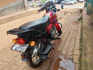 Bajaj Boxer 125 2025 Red