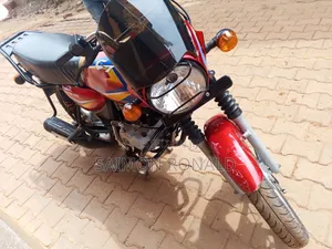 Bajaj Boxer 125 2025 Red