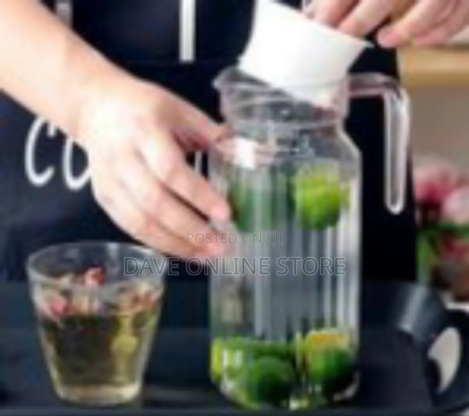 Ribbed Glass Beverage Pitcher / Water Carafe With Lid - Transparent