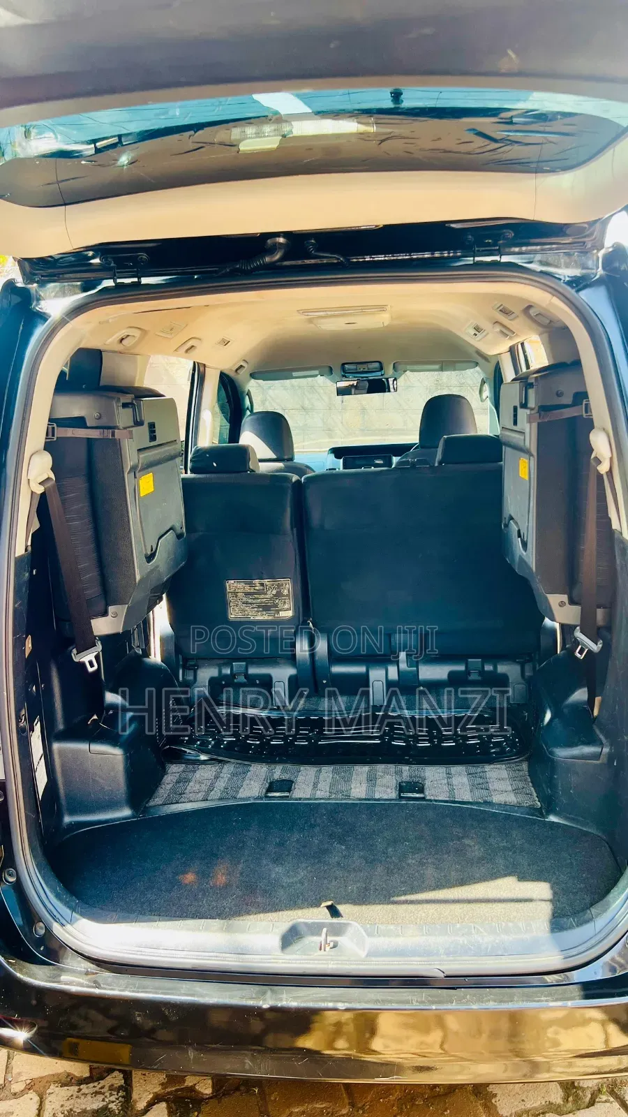 Toyota Noah 2.0 143hp AWD (8 Seater) 2011 Black