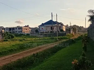 7bdrm Mansion in Njako Estate, Central Division for sale