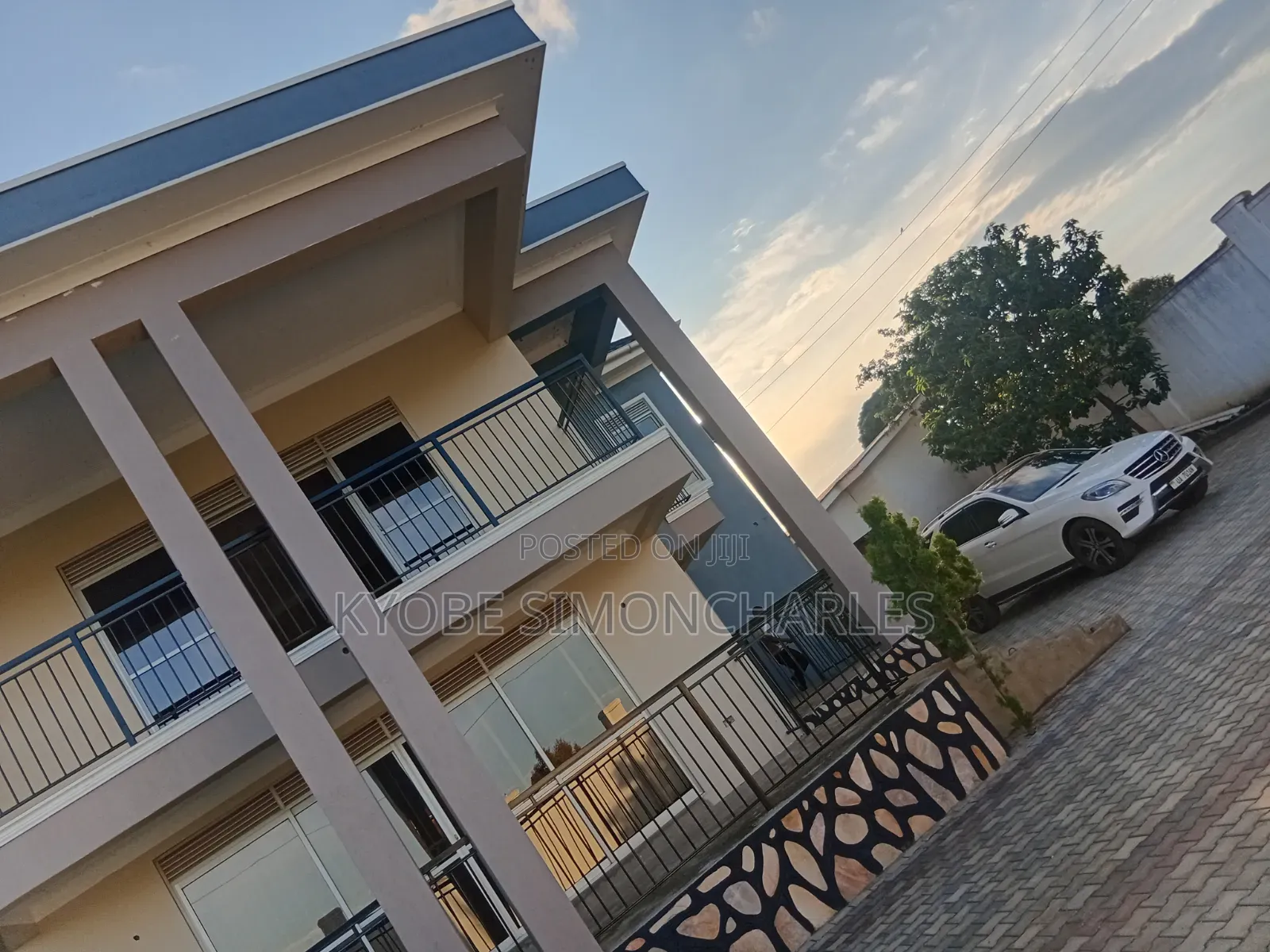 7bdrm Mansion in Njako Estate, Central Division for sale