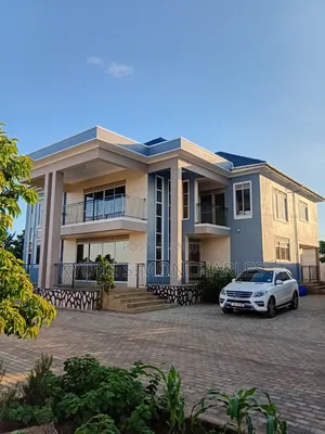 7bdrm Mansion in Njako Estate, Central Division for sale
