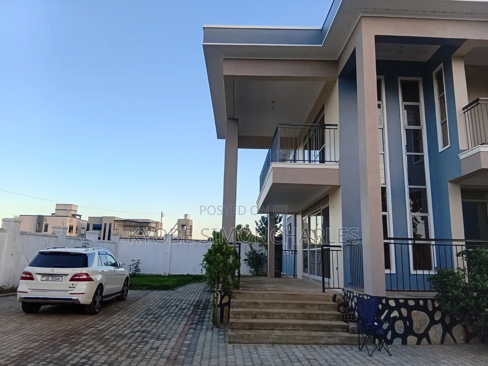 7bdrm Mansion in Njako Estate, Central Division for sale