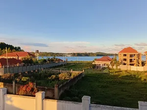 7bdrm Mansion in Njako Estate, Central Division for sale