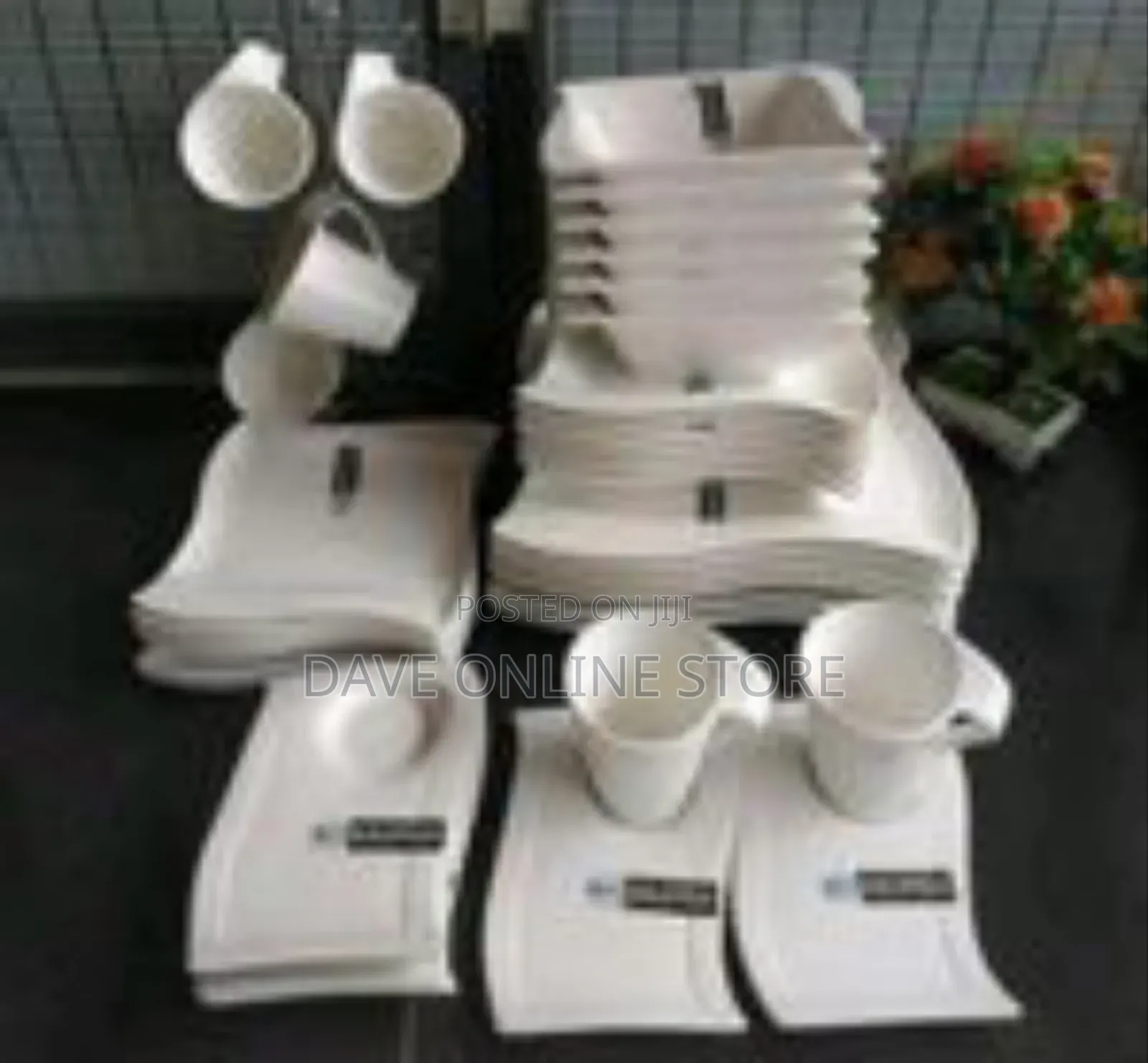 30 Piece of Dinner Ware Set