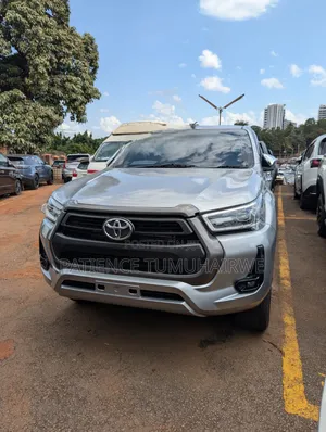 Toyota Hilux 2020 Silver