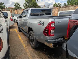 Toyota Hilux 2020 Silver