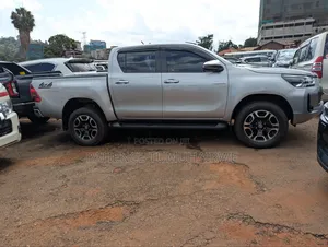 Toyota Hilux 2020 Silver