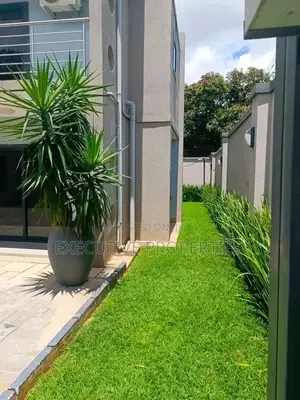 3bdrm Villa in Muyenga, Central Division for rent