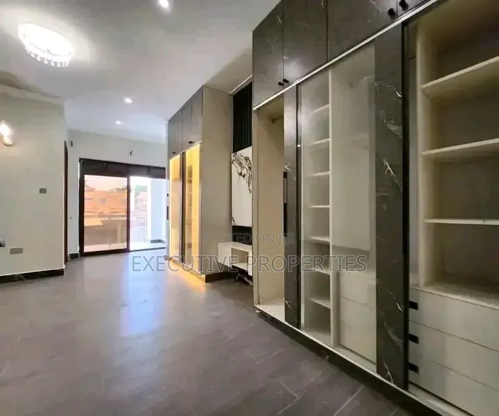 3bdrm Maisonette in Muyenga, Central Division for rent