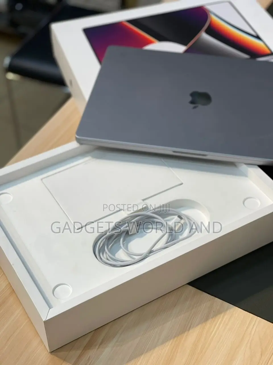 New Laptop Apple MacBook Pro 16GB Apple M1 Pro SSD 512GB