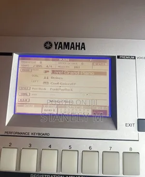 Yamaha PSR S500 Keyboard Piano