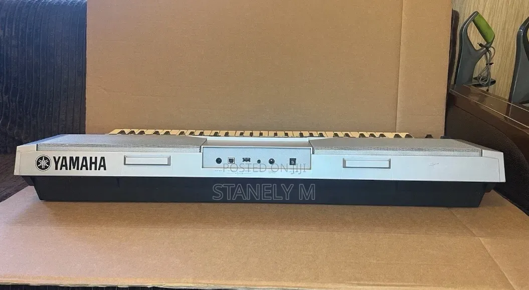 Yamaha PSR S500 Keyboard Piano