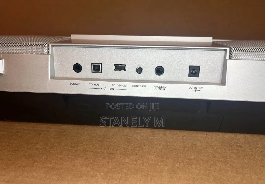 Yamaha PSR S500 Keyboard Piano