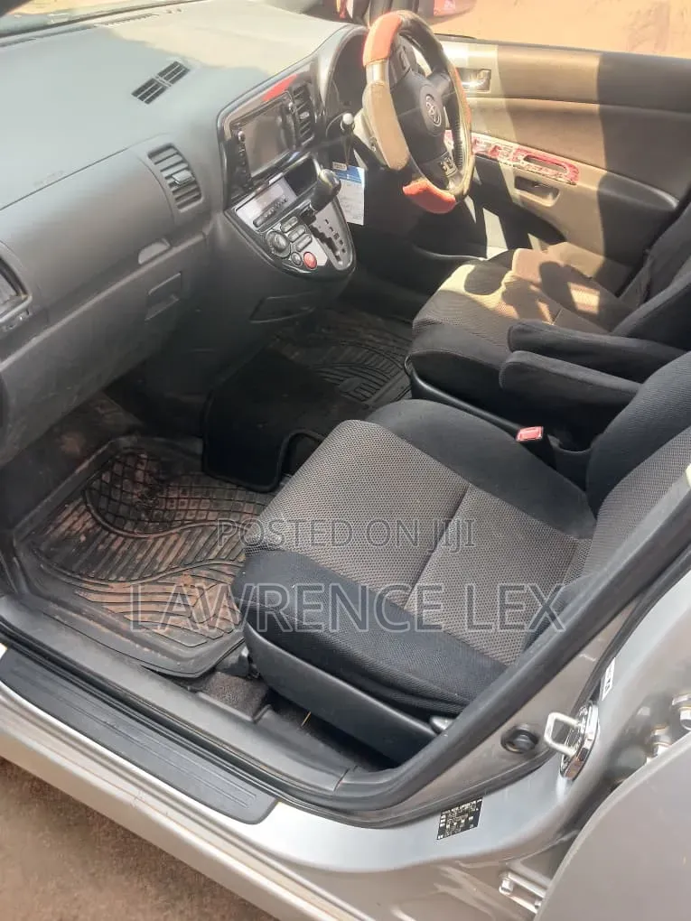 Toyota Wish 2005 Silver