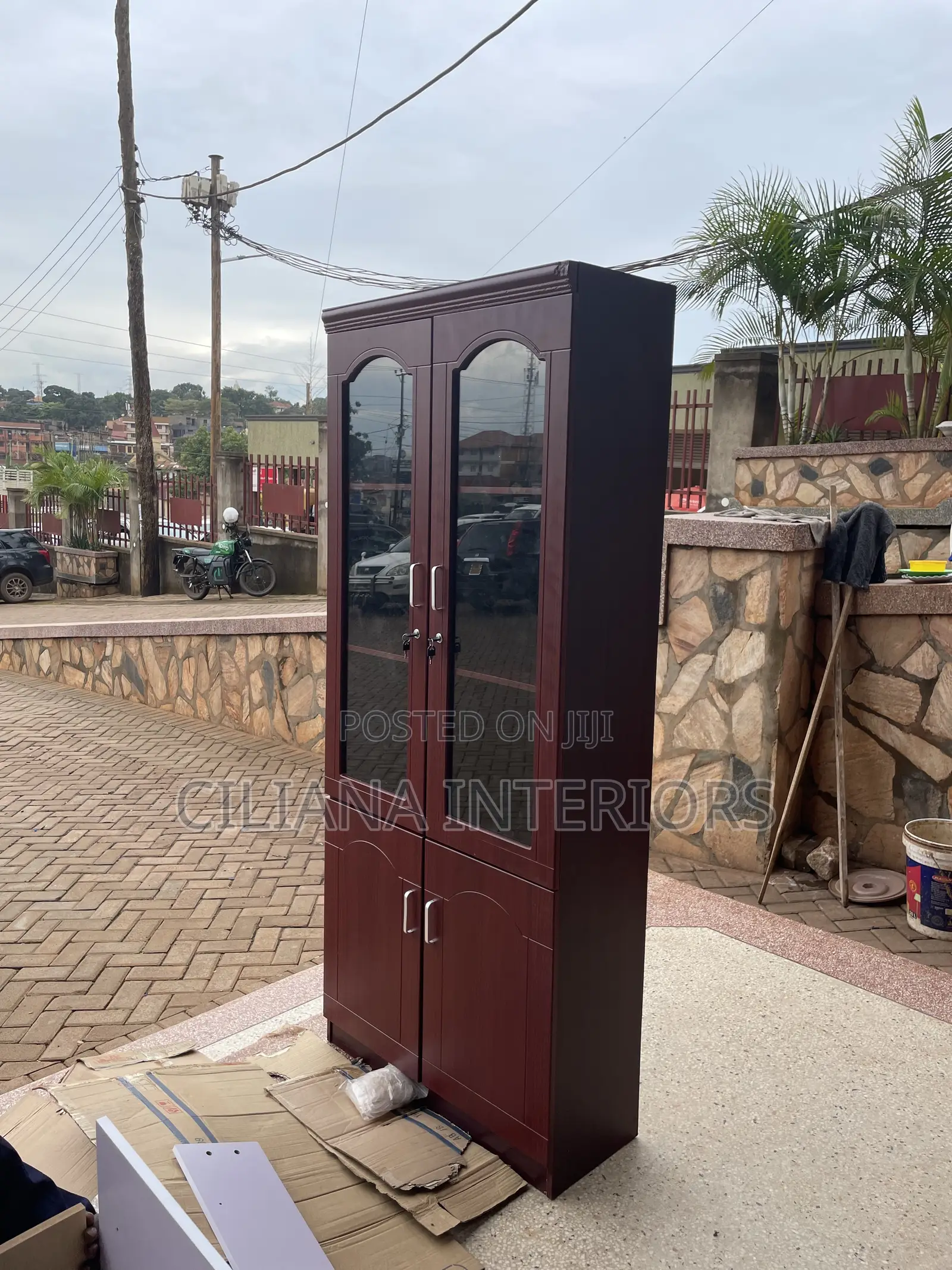 Redwine Wooden Bookshelf