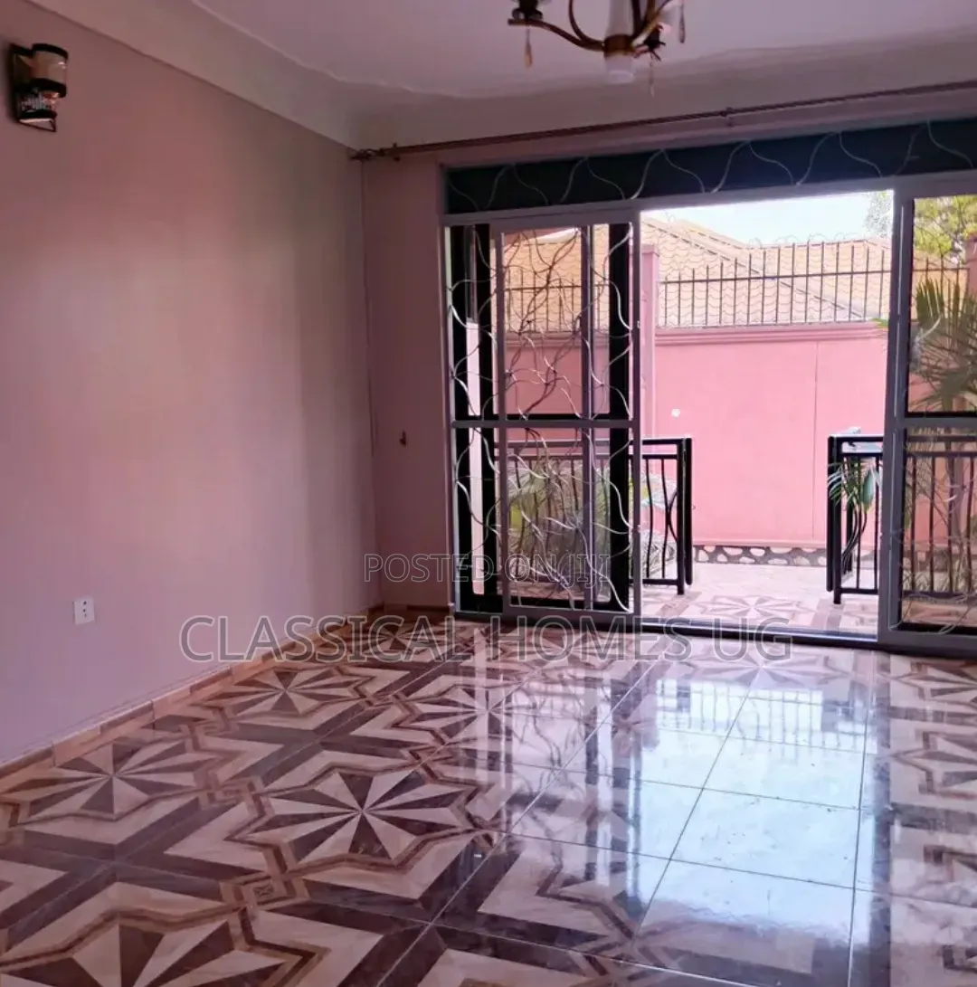 3bdrm Apartment in Mutundwe, Central Division for rent