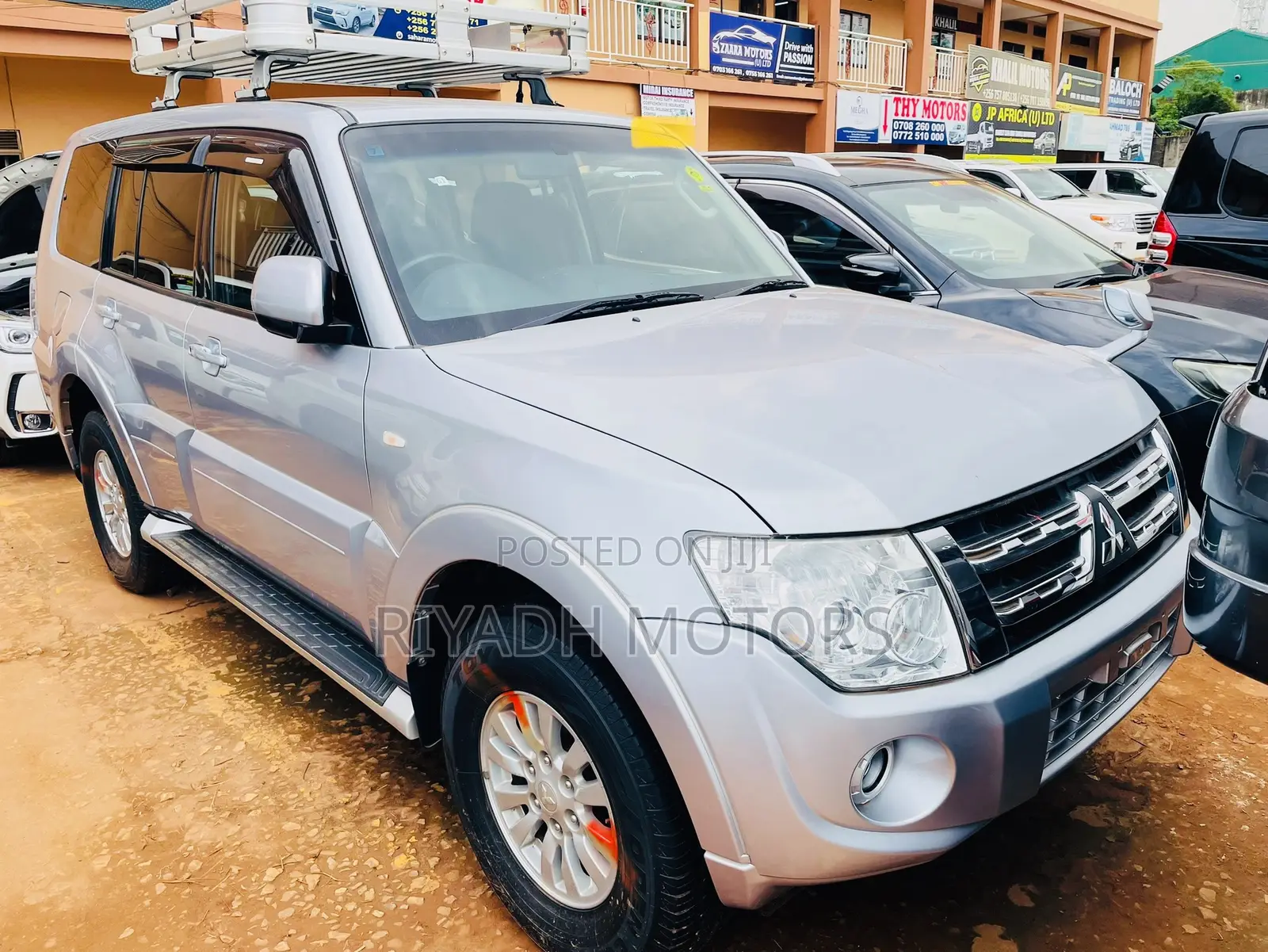 Mitsubishi Pajero V80 3.0 VR-I 2013 Silver